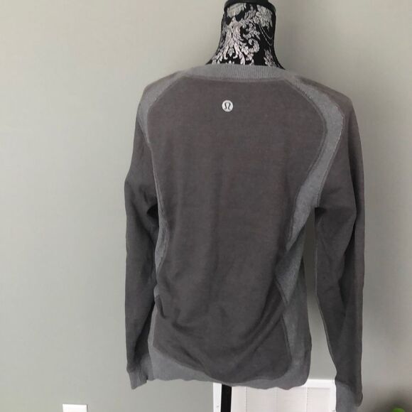 Men’s Small Lululemon longsleeve top - Picture 2 of 2